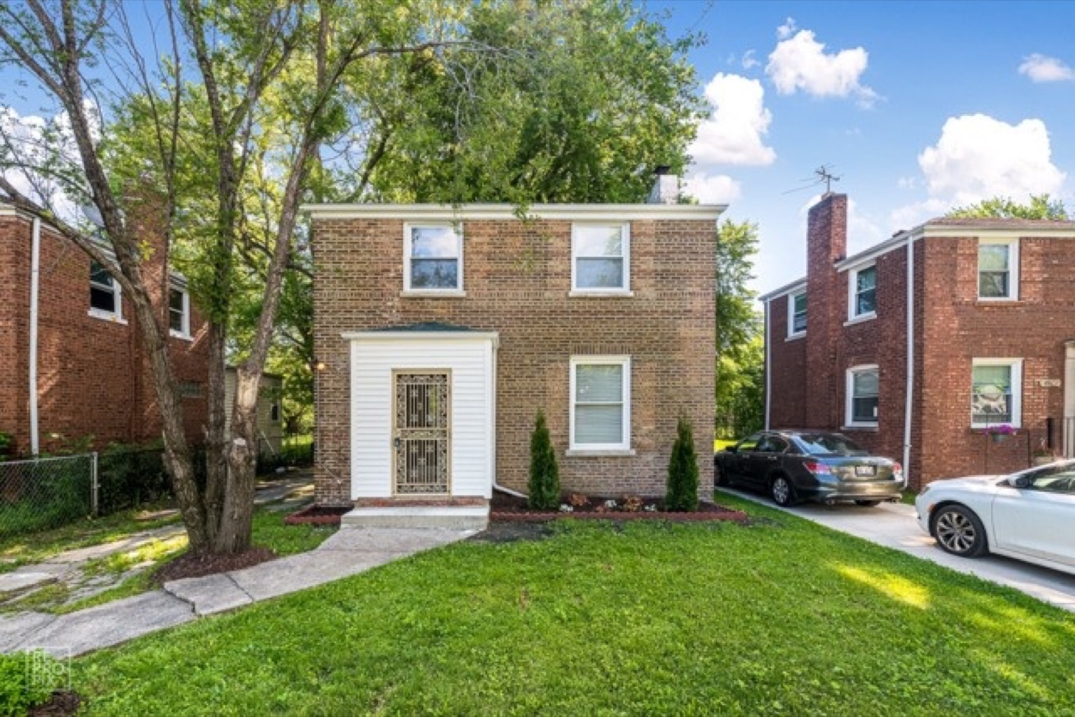 9919 S Oglesby Ave, Chicago, IL 60617 Property Details Lofty