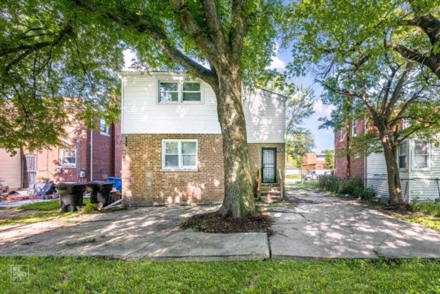 9919 S Oglesby Ave, Chicago, IL 60617 Property Details Lofty