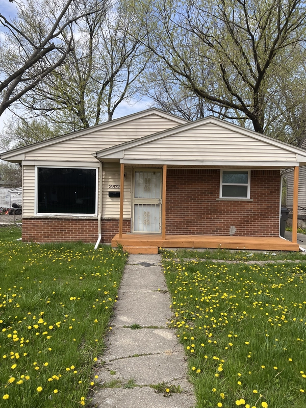 29172 Oakwood St, Inkster, MI 48141