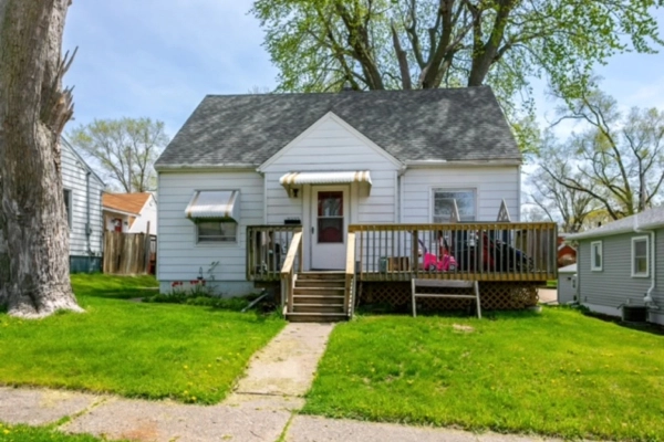 3427 Sturdevant St, Davenport, IA 52806