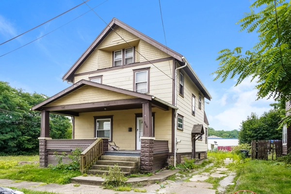 566 Nash St, Akron, OH 44306