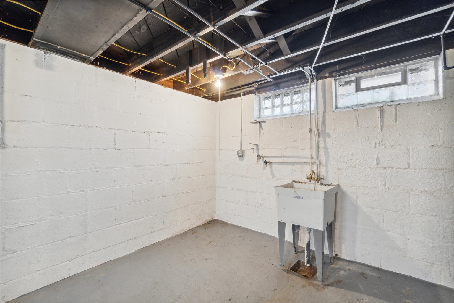 16301 Glendale Ave, Cleveland, OH 44128 Property Details Lofty