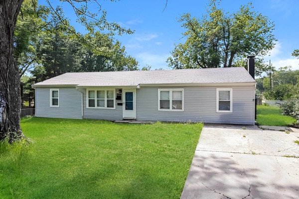 8202 Laurel Ave, Raytown, MO 64138