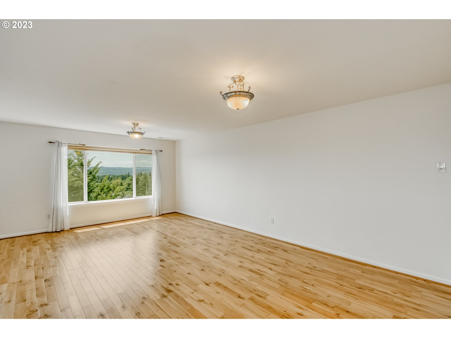 13596 SW Mapleview Ln, Tigard, Oregon 97224 Property Details Lofty