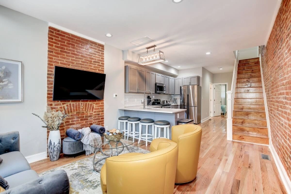 2221 E Chase St, Baltimore, MD 21213