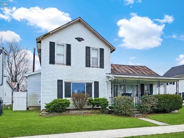 217 W Stone St, Gibsonburg, OH 43431